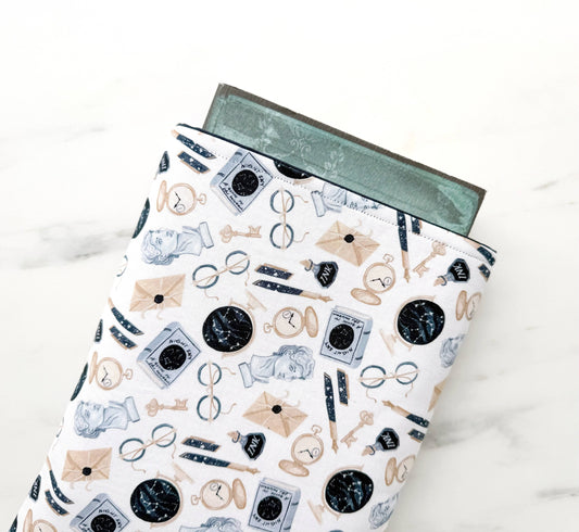 Academia padded book sleeve