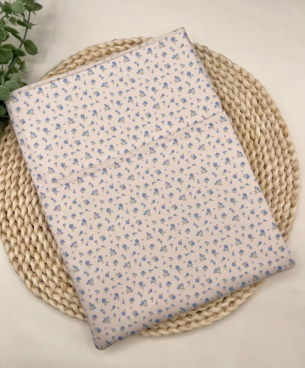 Forgot-me-not book sleeve