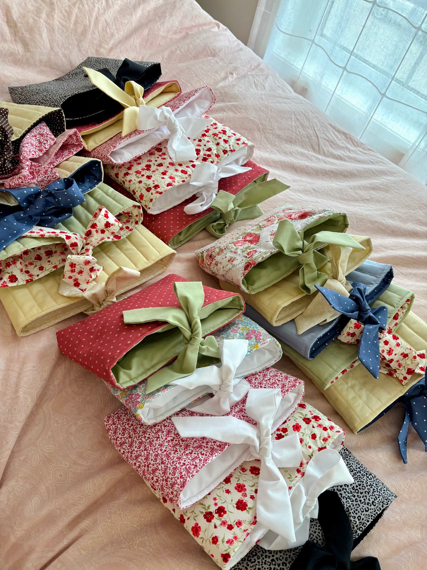 The cottage bow book sleeve LG
