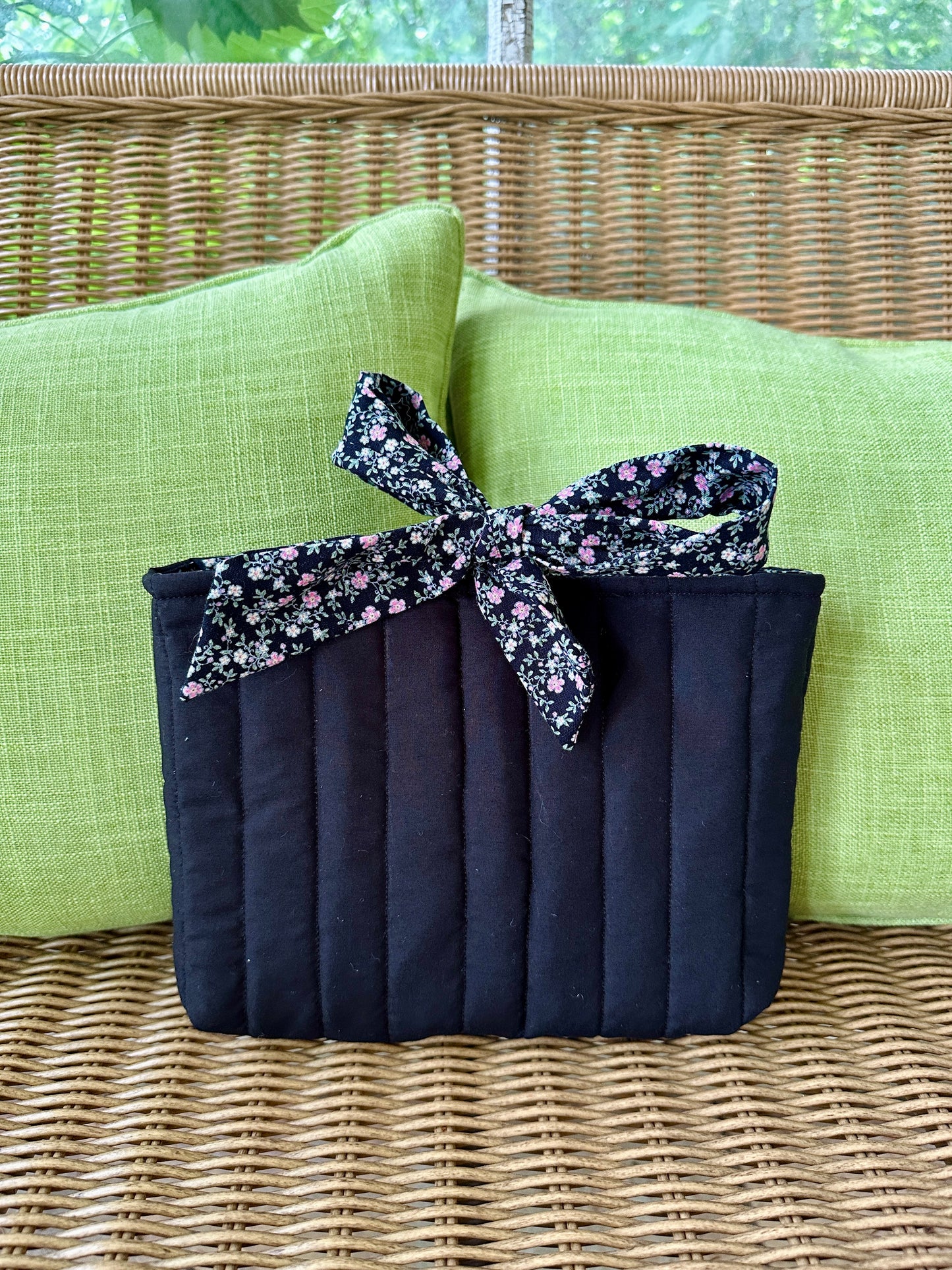 The cottage bow book sleeve SM