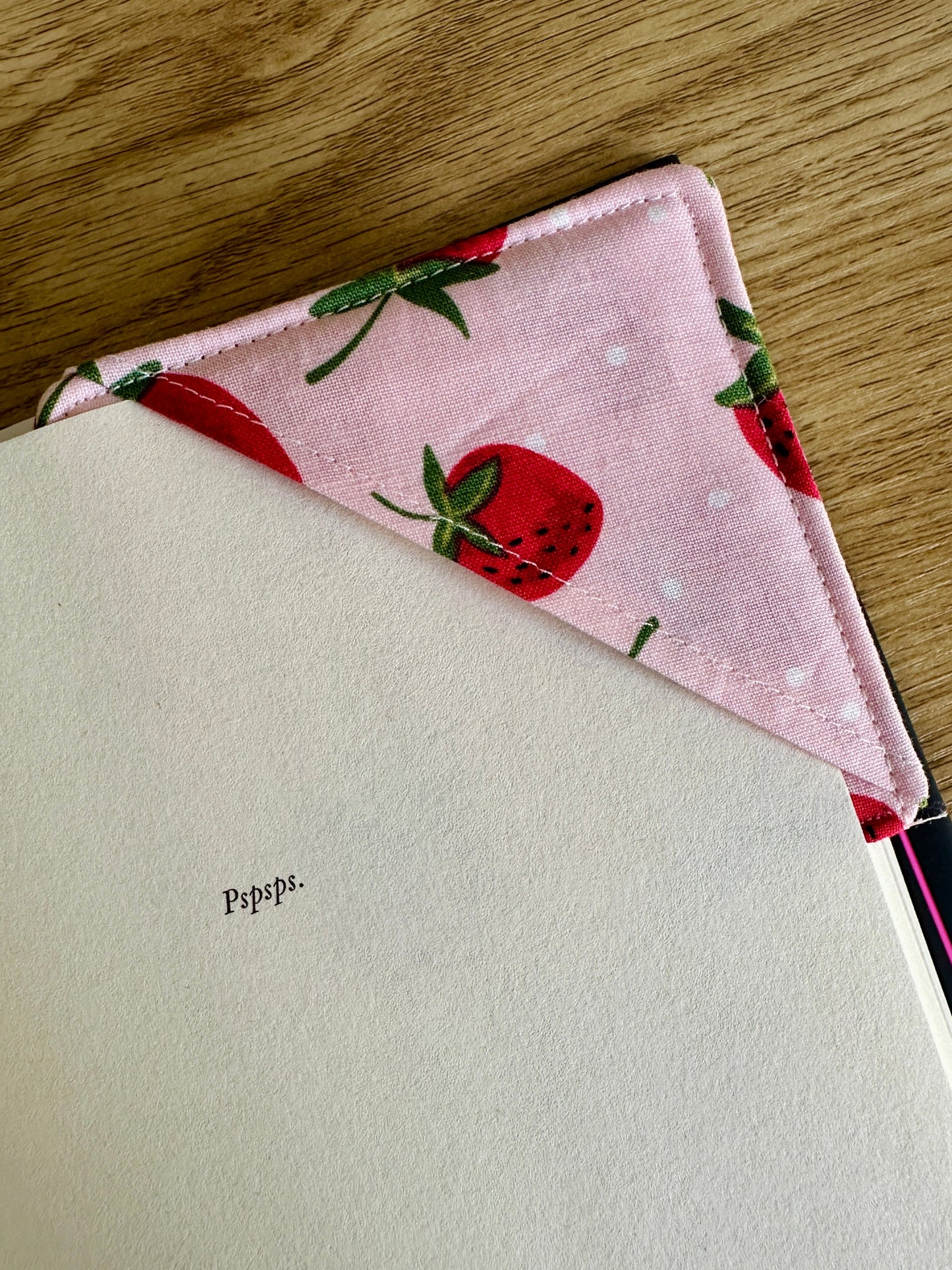 Fabric corner bookmark