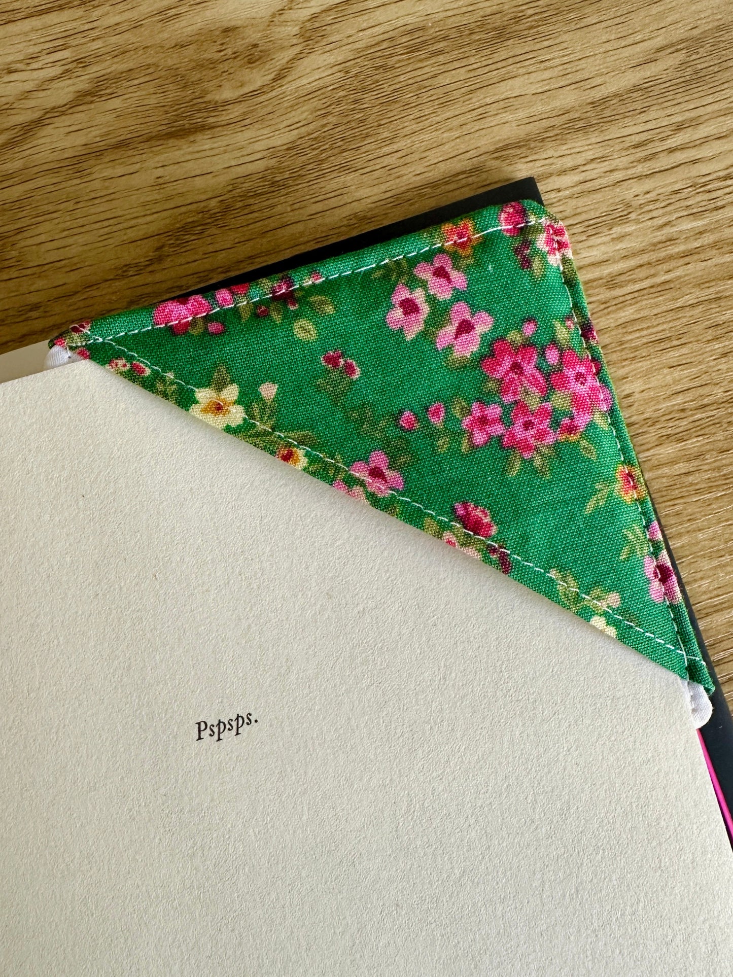 Fabric corner bookmark