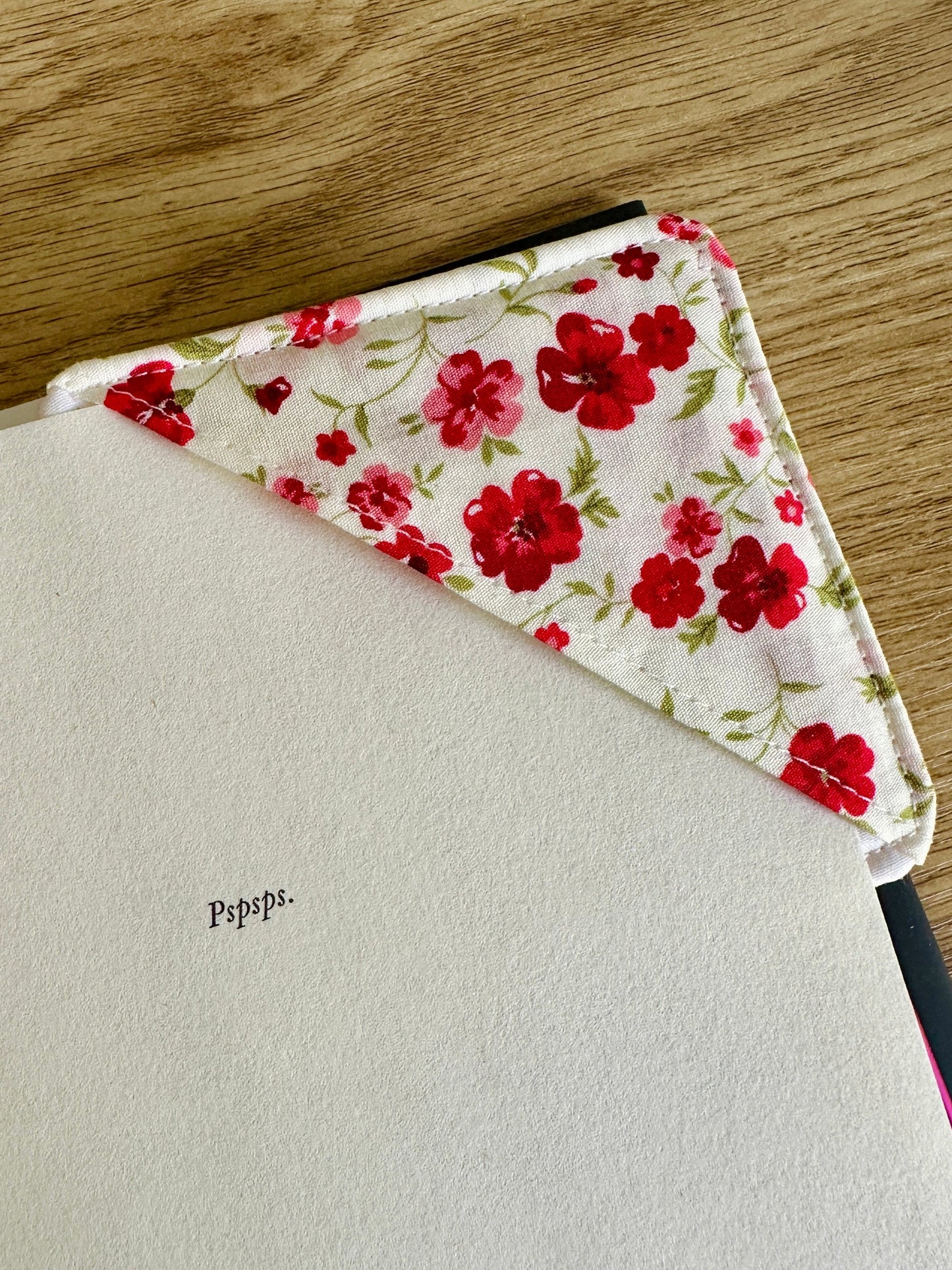 Fabric corner bookmark