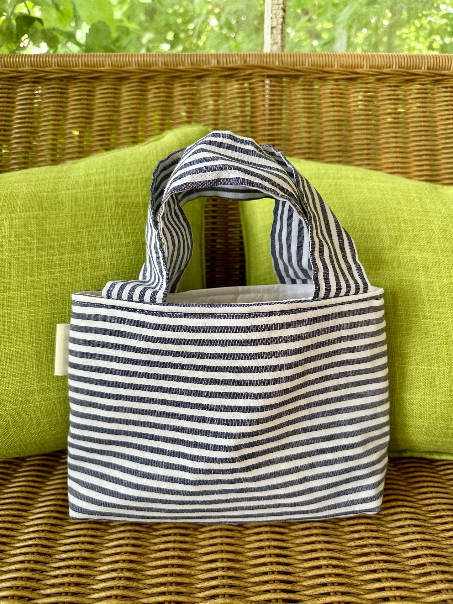 The cottage tote book sleeve SM