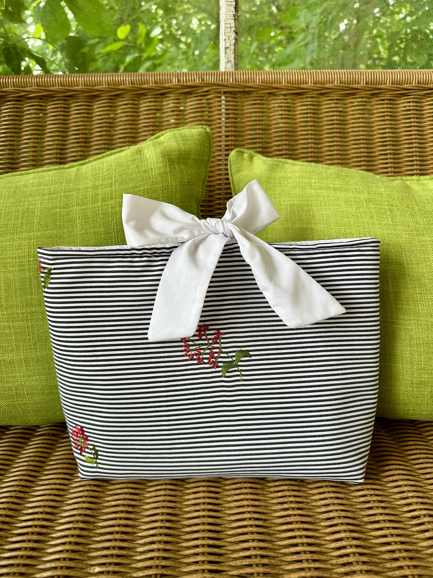 The cottage bow book sleeve LG