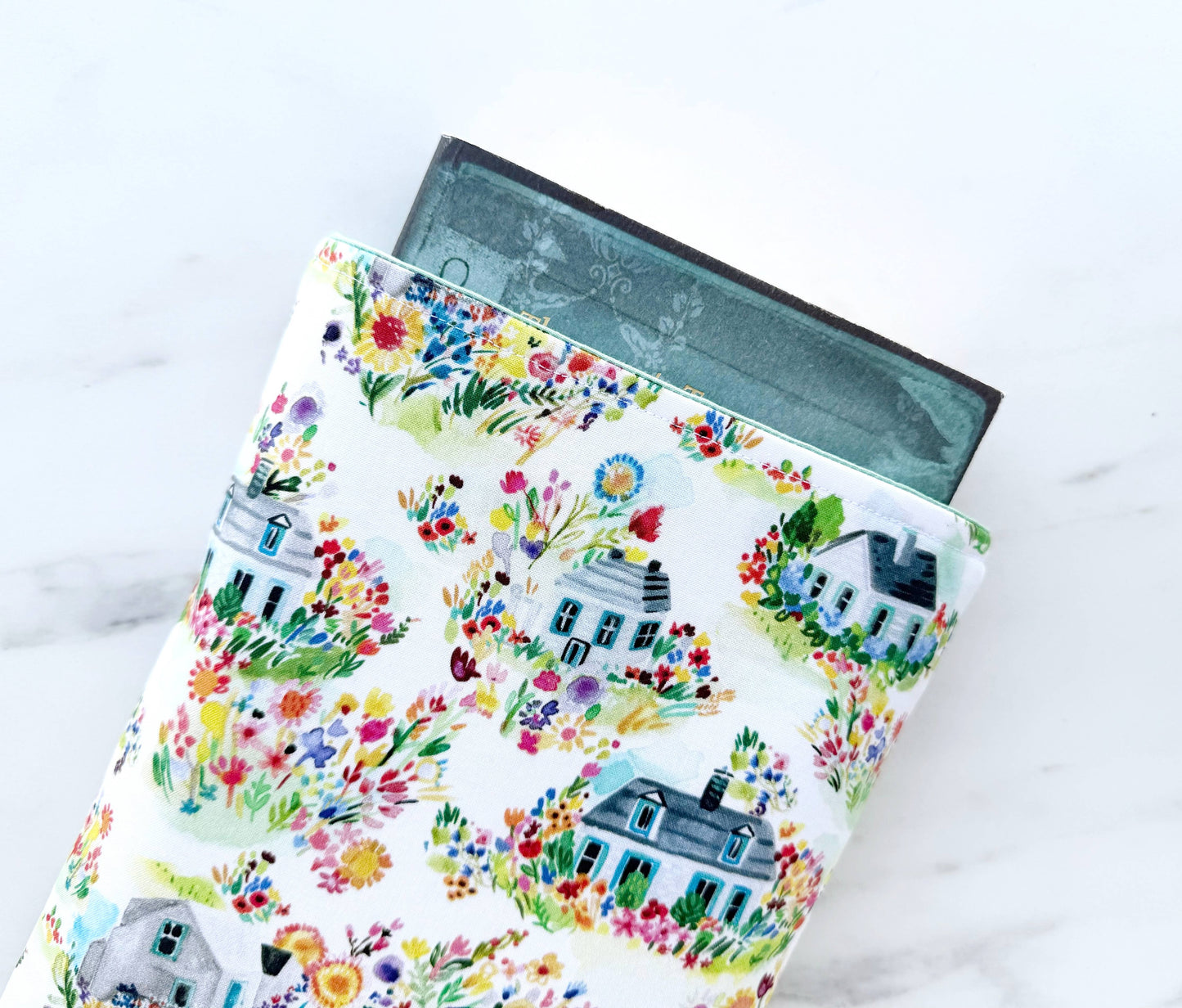 Summer cottage padded book sleeve