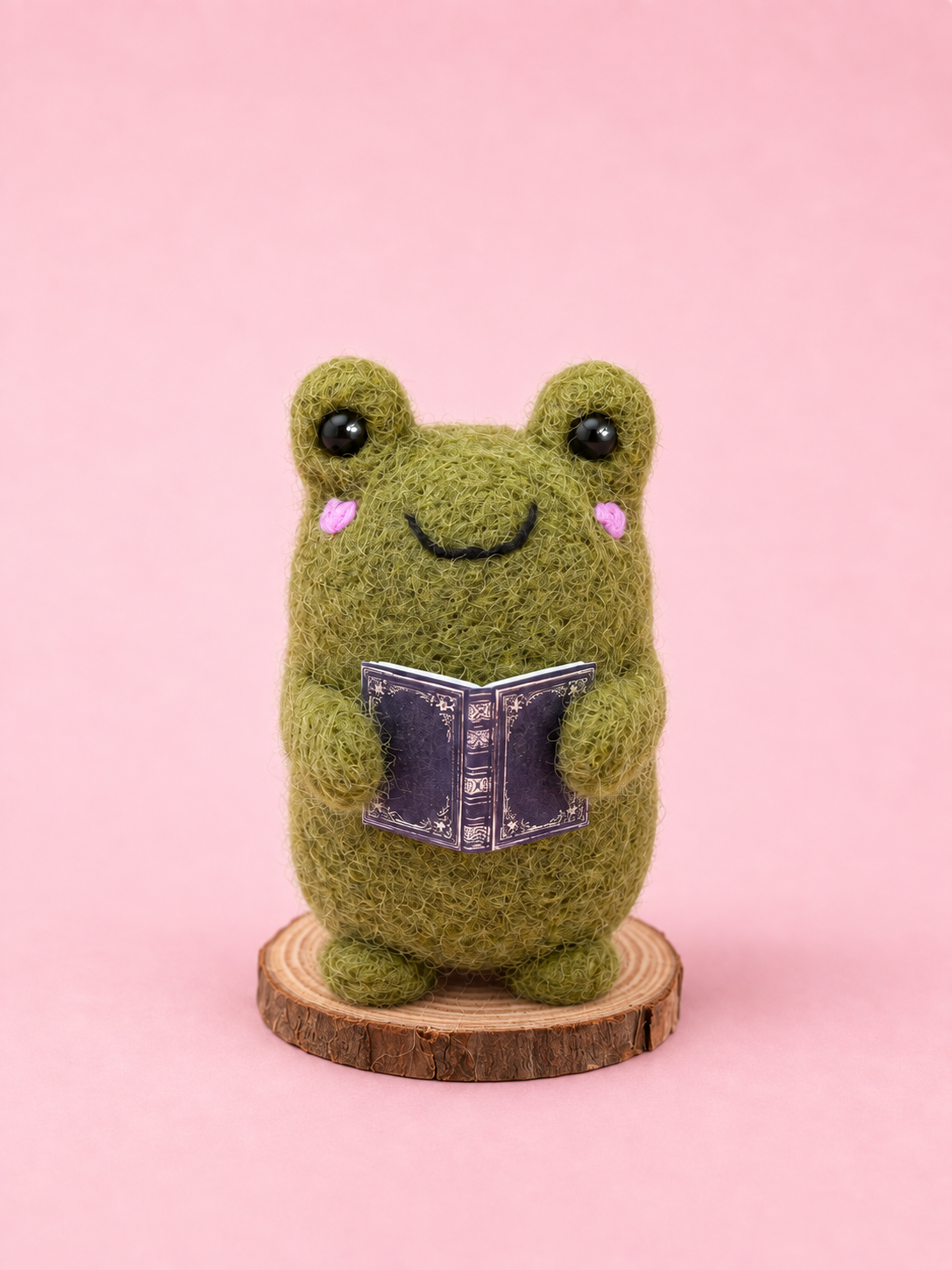 Bookshelf companions - KiTri Feltshop