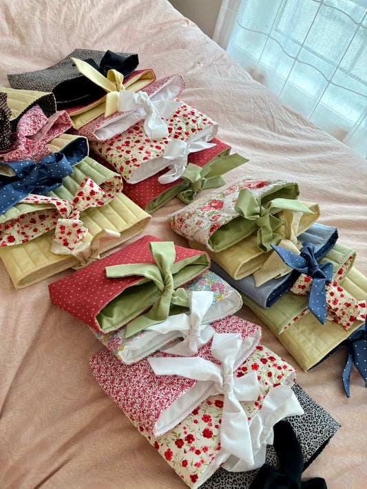 The cottage bow book sleeve LG