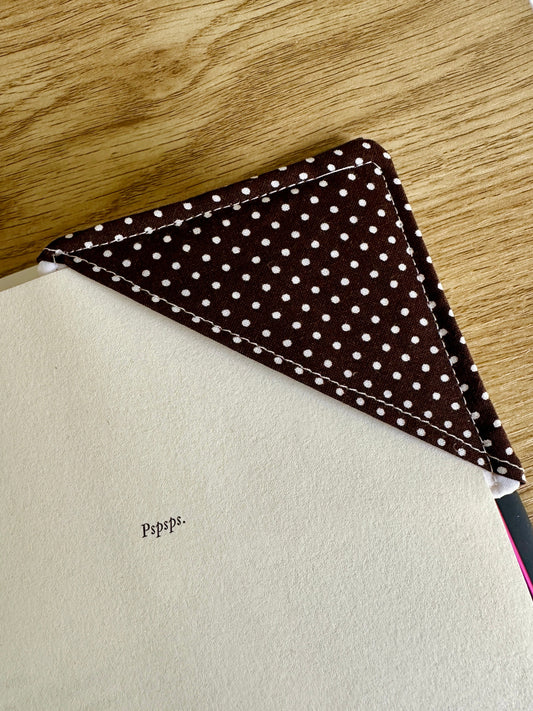 Fabric corner bookmark