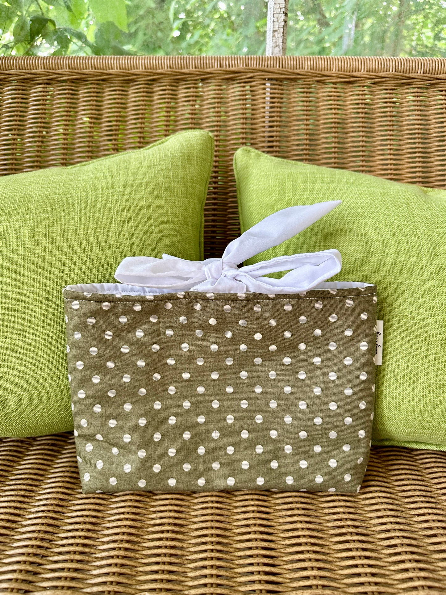 The cottage bow book sleeve SM