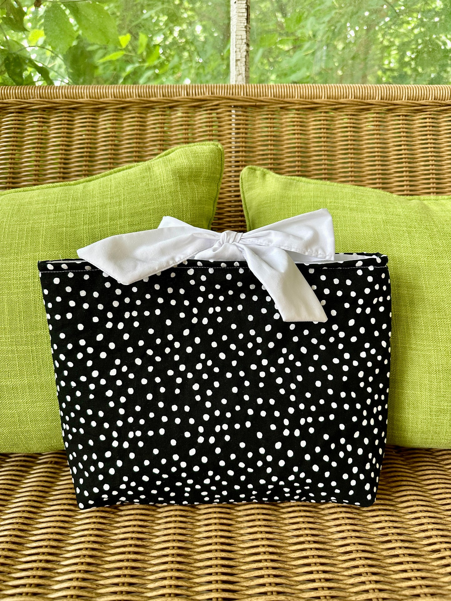 The cottage bow book sleeve LG
