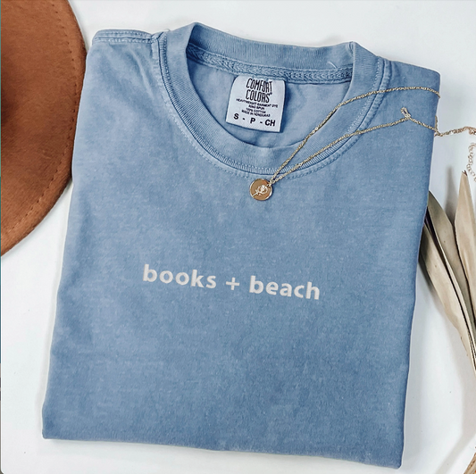 Books + beach t-shirt (blue jean)