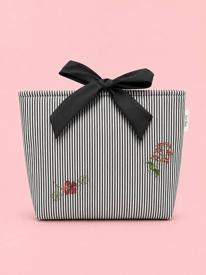 The cottage bow book sleeve LG