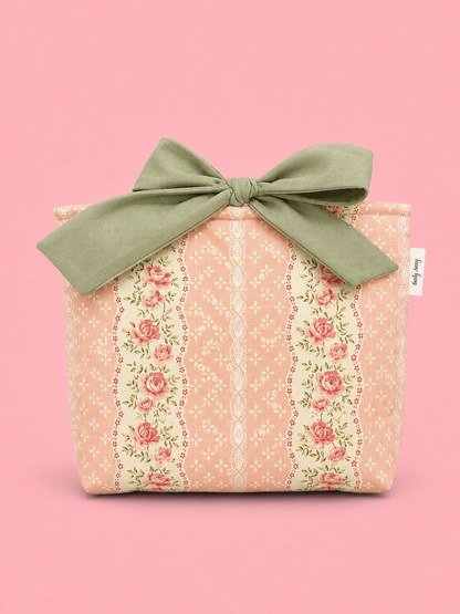 The cottage bow book sleeve SM