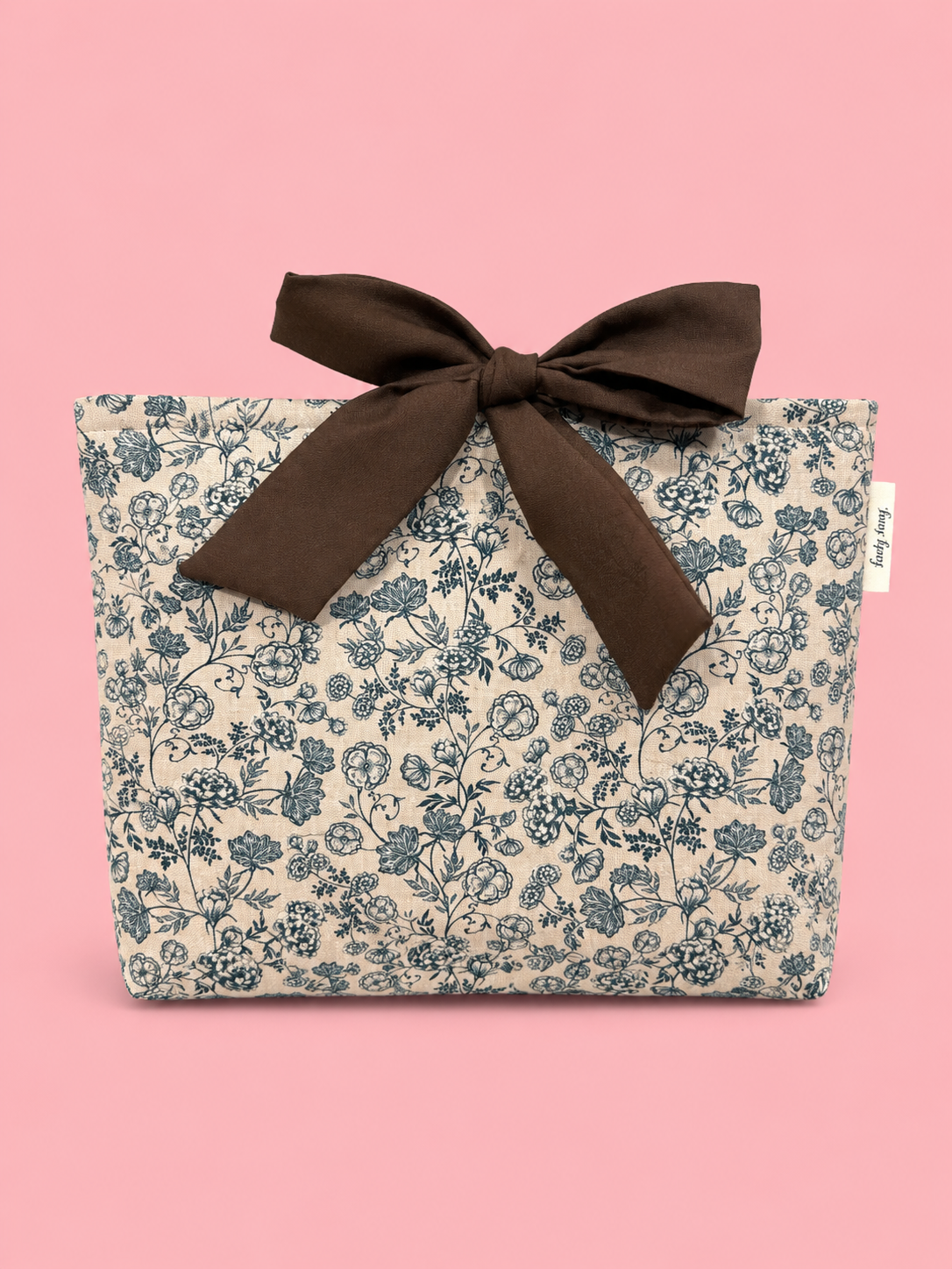 The cottage bow book sleeve SM